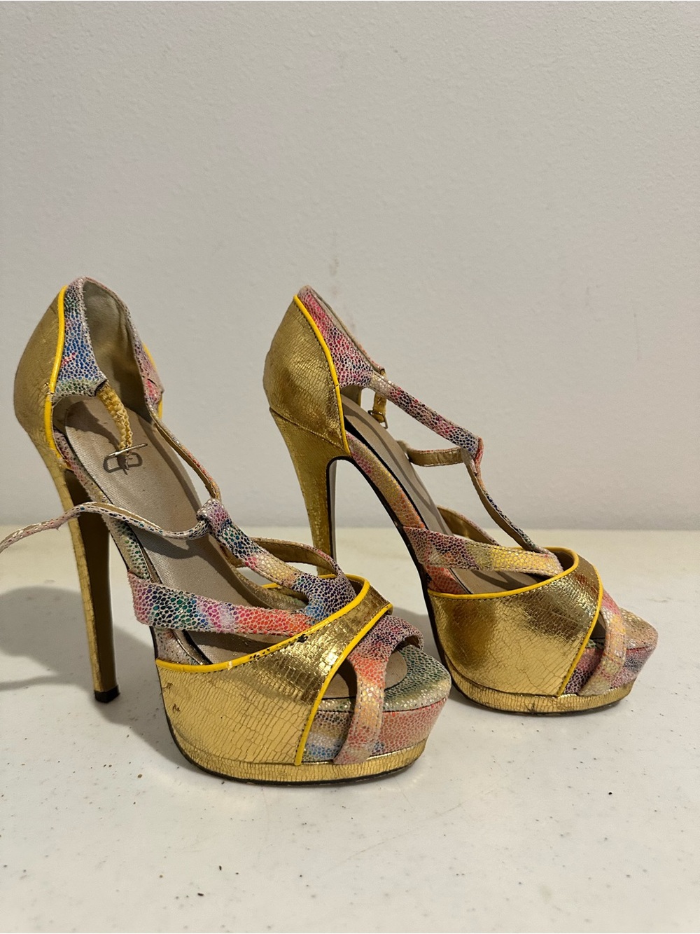 Shoe Dazzle Gold Platform Heels with Multicolor Snake-Print Straps